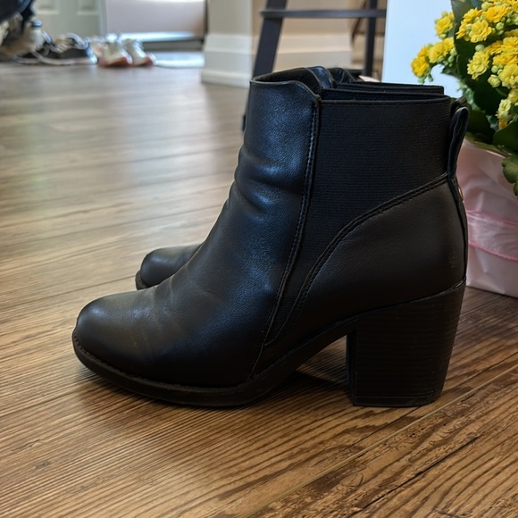 Softmoc Faux Leather Block Heel Booties - Picture 2 of 9